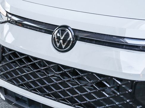 New 2026 Volkswagen Tiguan SE R-Line image 8