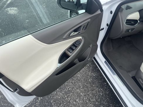 Used 2020 Chevrolet Malibu Premier FWD image 23