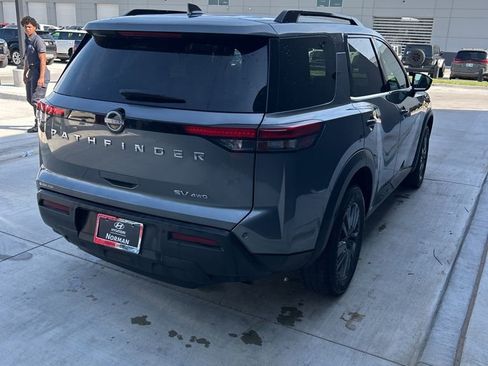 Used 2022 Nissan Pathfinder SV image 4