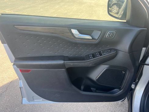 Used 2020 Ford Escape Titanium image 25