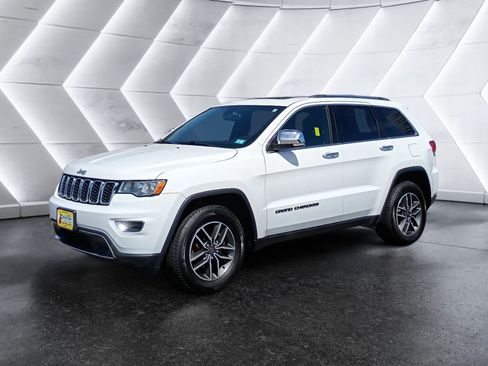 Used 2019 Jeep Grand Cherokee Limited w/ Trailer Tow Group IV AWD/4WD image 2