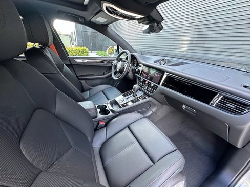 Used 2026 Porsche Macan AWD/4WD image 41