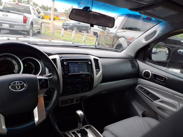Used 2015 Toyota Tacoma PreRunner w/ TRD Off-Road Package RWD image 26