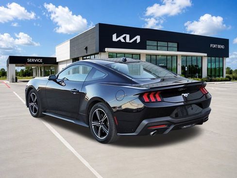 Used 2025 Ford Mustang Premium RWD image 7