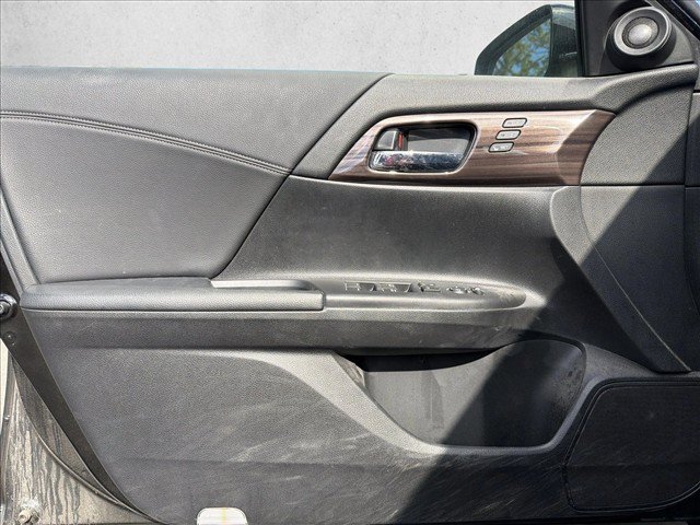 Used 2017 Honda Accord Touring image 10