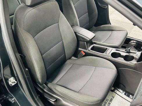 Used 2018 Chevrolet Cruze LT FWD image 25