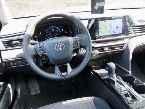 Used 2025 Toyota Camry LE FWD image 17