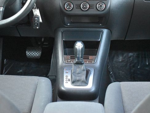 Used 2014 Volkswagen Tiguan S image 28