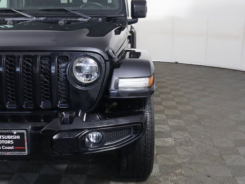 Used 2021 Jeep Gladiator Overland AWD/4WD image 13