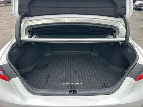 Used 2022 Toyota Camry XSE image 19