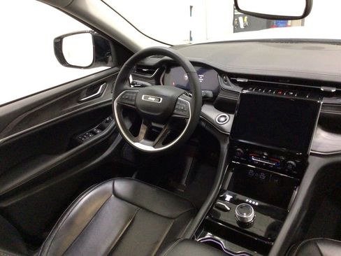 Used 2023 Jeep Grand Cherokee L Limited AWD/4WD image 13