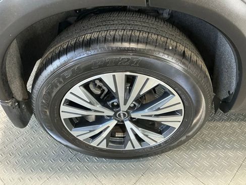 Used 2023 Nissan Rogue SV image 41