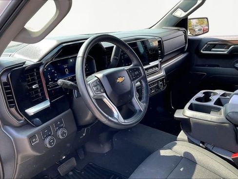 Used 2023 Chevrolet Silverado 1500 LT AWD/4WD image 12