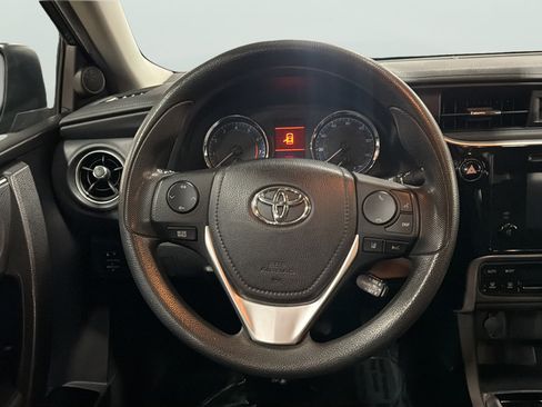 Used 2018 Toyota Corolla LE FWD image 22