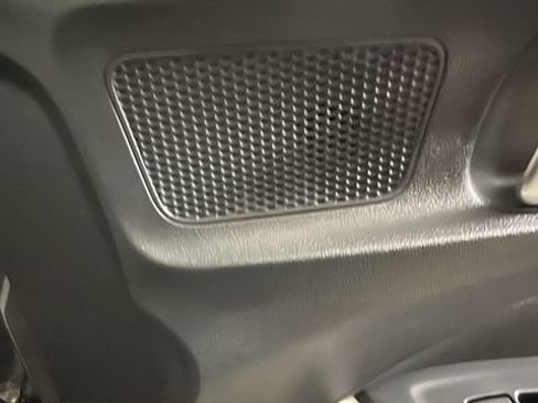 Used 2025 Hyundai Venue SEL FWD image 31