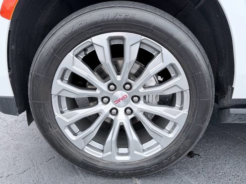 Used 2022 GMC Yukon Denali w/ Denali Premium Package image 24