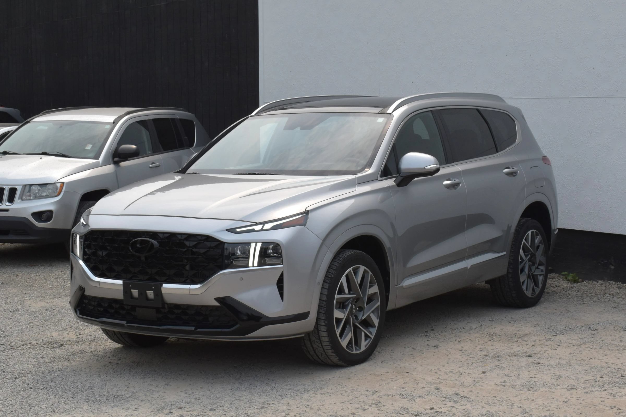 Used 2022 Hyundai Santa Fe Calligraphy w/ Cargo Package AWD/4WD image 3