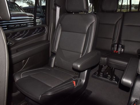 Used 2023 GMC Yukon XL Denali w/ Denali Reserve Package image 21