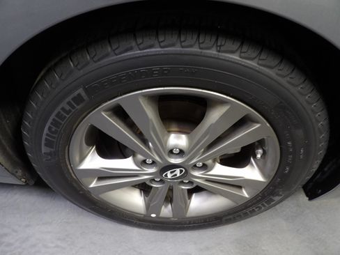Used 2018 Hyundai Elantra Value Edition FWD image 23