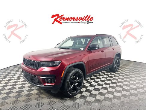 New 2025 Jeep Grand Cherokee Altitude image 3