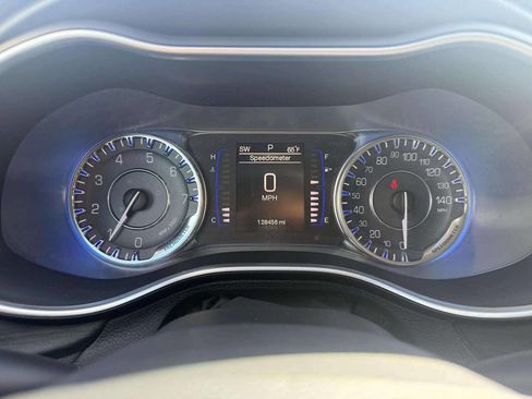 Used 2015 Chrysler 200 Limited w/ Convenience Group image 17