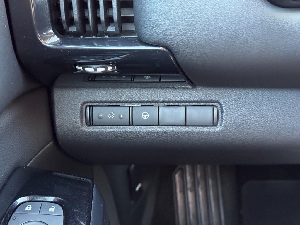 Used 2022 Nissan Pathfinder SV AWD/4WD image 34