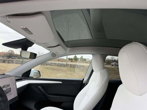 Used 2023 Tesla Model Y Long Range image 22