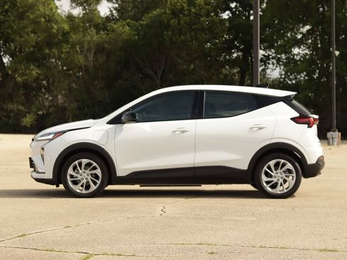 Used 2027 Chevrolet Bolt LT w/ Comfort Package FWD image 4