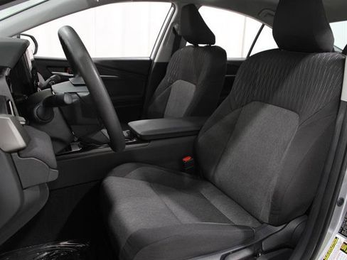 Used 2025 Toyota Camry LE image 5