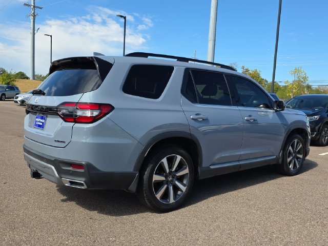 Certified 2024 Honda Pilot Touring image 3