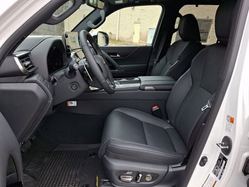 New 2026 Lexus LX 700h Luxury image 9