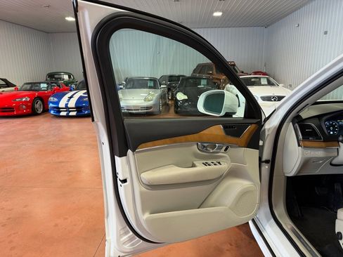 Used 2022 Volvo XC90 T8 Inscription Expression image 11