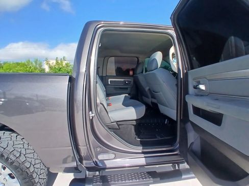 Used 2019 RAM 1500 Classic SLT w/ Luxury Group AWD/4WD image 18