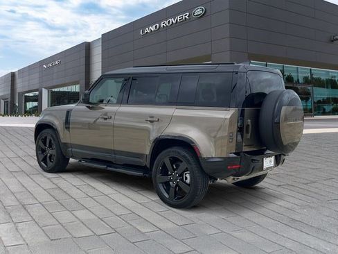 Used 2026 Land Rover Defender 110 X-Dynamic SE AWD/4WD image 3
