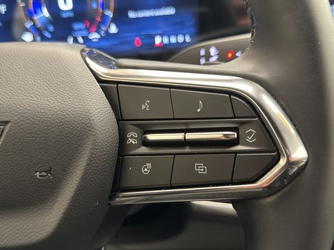 Used 2025 Chevrolet Equinox LT w/ Convenience Package II AWD/4WD image 18