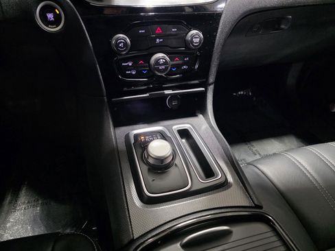 Used 2015 Chrysler 300 S image 27