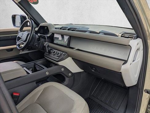 Used 2020 Land Rover Defender 110 SE AWD/4WD image 22