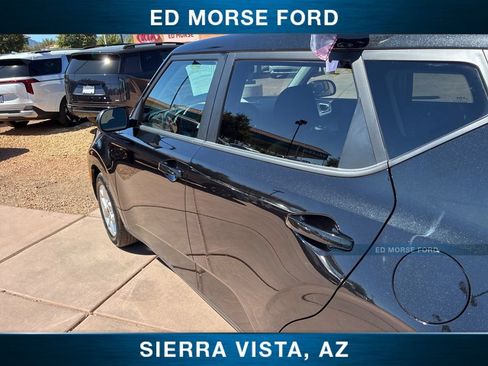 Used 2025 Kia Soul LX FWD image 13