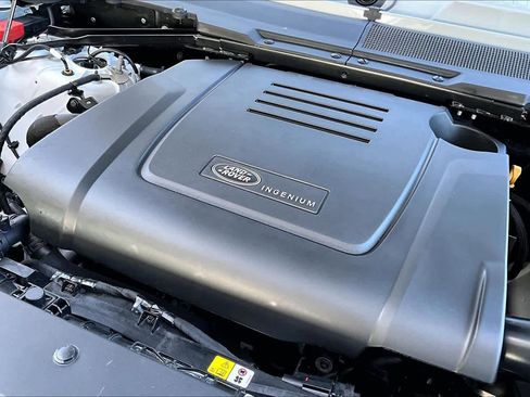 Used 2025 Land Rover Defender 90 S image 33