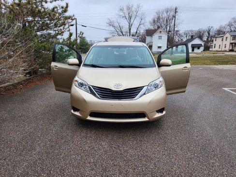 Used 2011 Toyota Sienna LE image 35