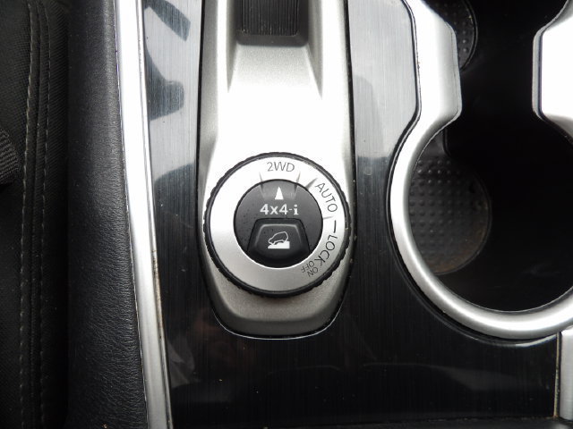 Used 2019 Nissan Pathfinder S AWD/4WD image 32