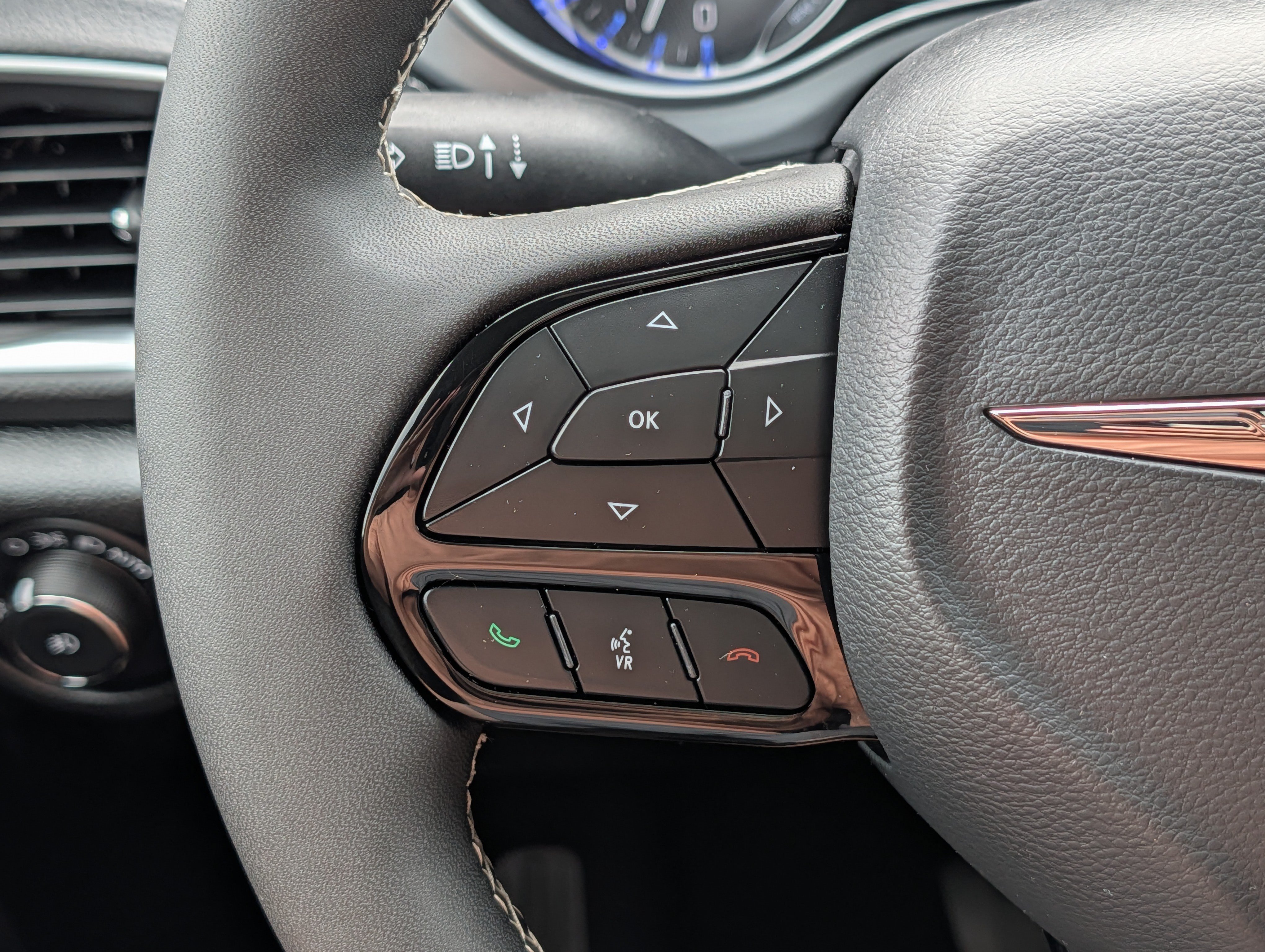 Used 2025 Chrysler Pacifica Limited FWD image 31