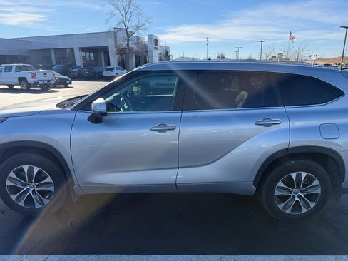 Certified 2023 Toyota Highlander XLE image 10