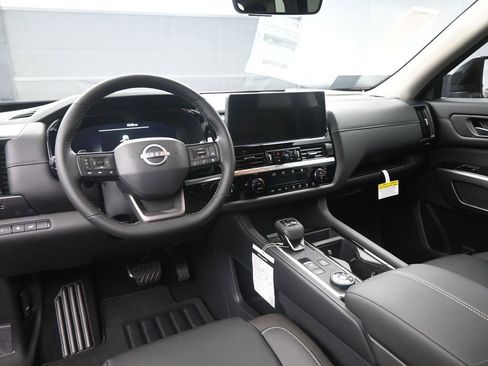 New 2026 Nissan Pathfinder SL image 24