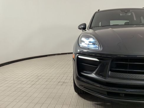 Certified 2022 Porsche Macan AWD/4WD image 11