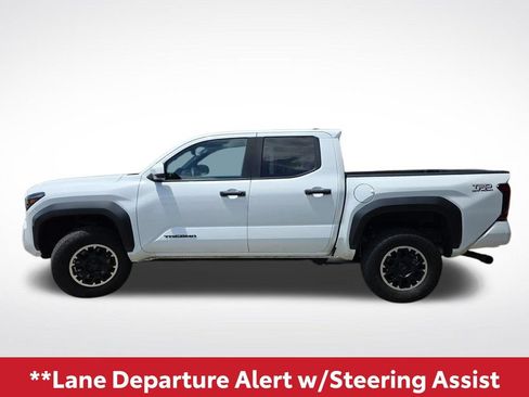Used 2024 Toyota Tacoma TRD Off-Road AWD/4WD image 9