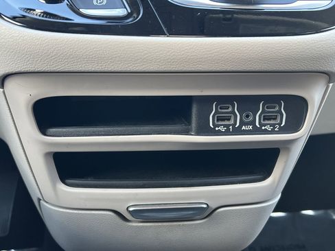 Used 2023 Chrysler Voyager LX image 6