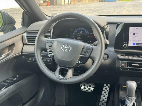Used 2026 Toyota Camry SE FWD image 19