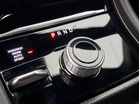 Used 2025 Jeep Grand Cherokee L Limited w/ Black Appearance Package image 32