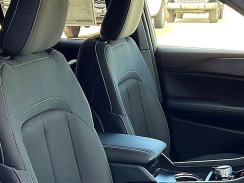 New 2025 Jeep Grand Cherokee Laredo w/ Luxury Tech Group I image 29